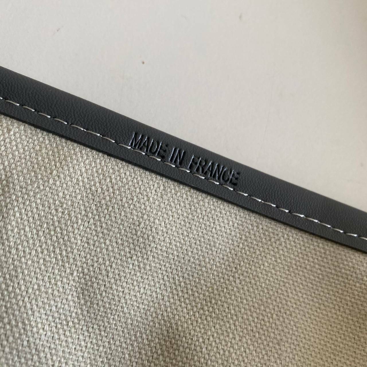 VIP 】หนังแท้ GOYARD SAINT LOUIS GM TOTE BAG กระเป๋าทรง SHOPPING ขนาดใหญ่กำลังดี สวยหรูคลาสสิคไม่มีเอ้าท์ มีใบลูกน่ารักพร้อมสายคล้องกระเป๋า งานตามหาเลยค่า ล็อทนี้หนังดีสวยมาก พิมพ์ลายคมชัด มากี่รอบๆก็หมด ใช้งานได้ทนๆ ลุยๆ เลยค่าา ภายในโล่งกว้าง ใส่สัมภาระไ