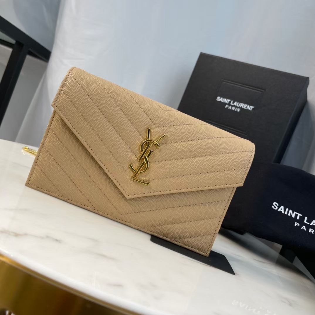 VIP 】หนังแท้ YSL Saint Laurent Envelope WOC 7.5” กระเป๋าเงิน wallet on chain ที่มาพร้อมสายสะพายแบบโซ่ ขนาด 7.5” หนังวัวติดโลโก้ YSL มีทั้งอะไหล่เงิน ทอง และดำ ด้านในมีช่องซิป และช่องใส่การ์ด 6 ช่อง เรียบหรู คลาสสิคมากๆ เลยค่ะ