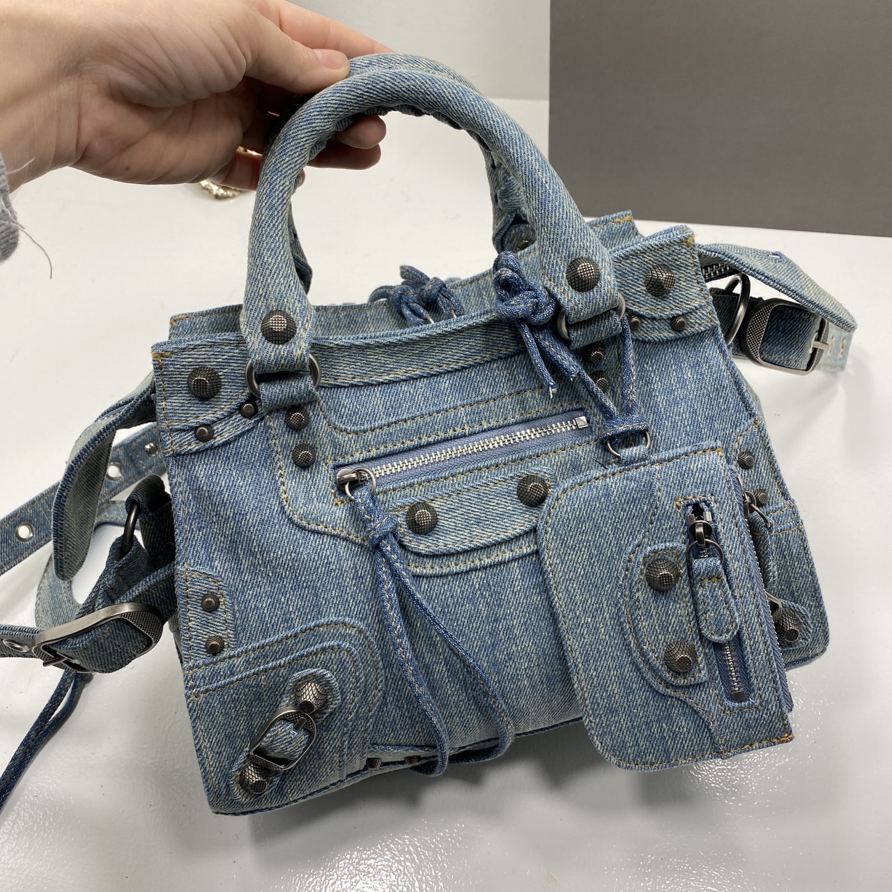Balenciaga NEO CAGOLE XS HANDBAG DENIM IN BLUE aged-silver hardware กระเป๋าสะพายเดนิม สวยเท่ เกรดออริ 1:1 สลับแท้ ใช้งานต่างประเทศได้