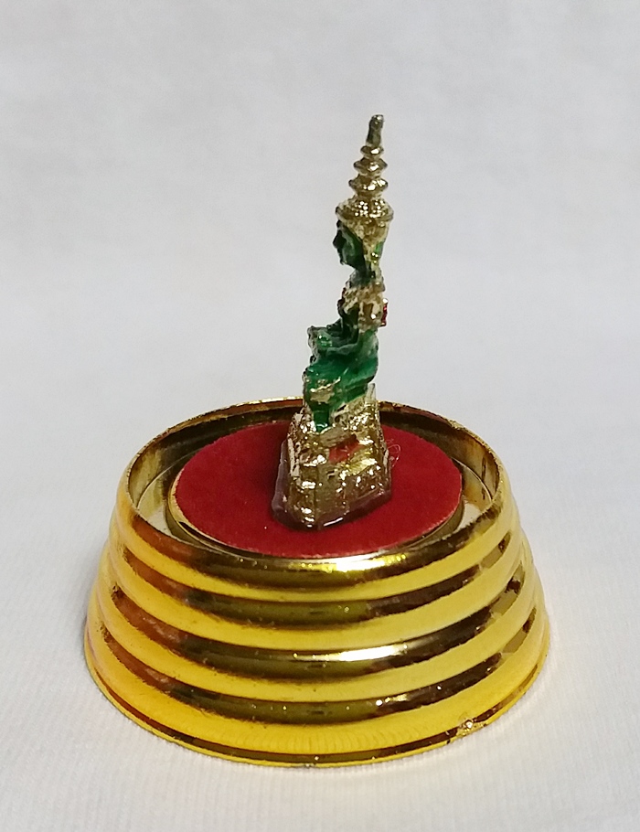 สินค้าหมดค่ะ พระแก้วมรกตครอบแก้ว ความสูงรวมที่ครอบ 2 นิ้ว(ตั้งบูชาหน้ารถ)ค่ะ