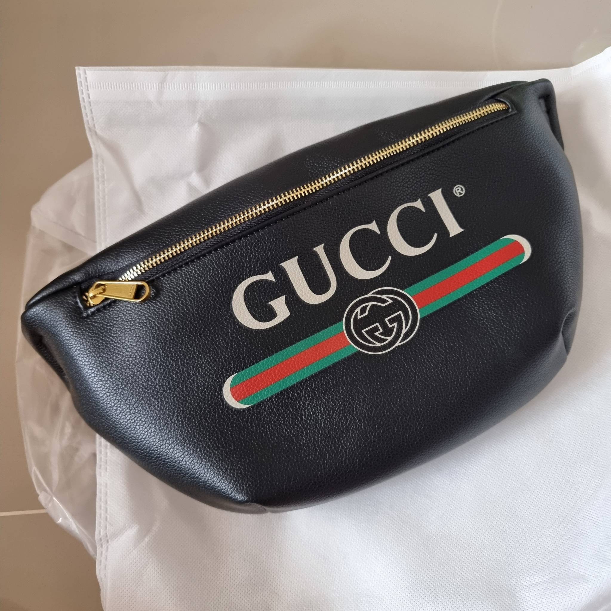 GUCCI Print Logo Belt Bag / GG LEATHER BELT BAG ไอเท็มยอดฮิต ขึ้นแท่น best seller กับกระเป๋าคาดอก ไซส์ใหญ่จุได้คุ้มค่า รูปทรงคลาสสิค พกพาง่าย