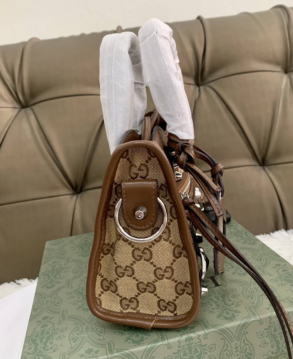 VIP 🥂 Gucci x Balenciaga The Hacker Project Mini Neo Bag คอลเลคชั่นร้อนๆ พร้อมเสิร์ฟ ที่่มีการผสมผสานระหว่างGucci & Balenciaga เข้าไว้ด้วยกัน ดีไซน์ล้ำสมัย วัสดุCanvas เย็บขอบด้วยหนังcalfskin อะไหล่เงิน ลวดลายสดใส ประทับตัวอักษรBalenciaga ลงบนผ้าเ