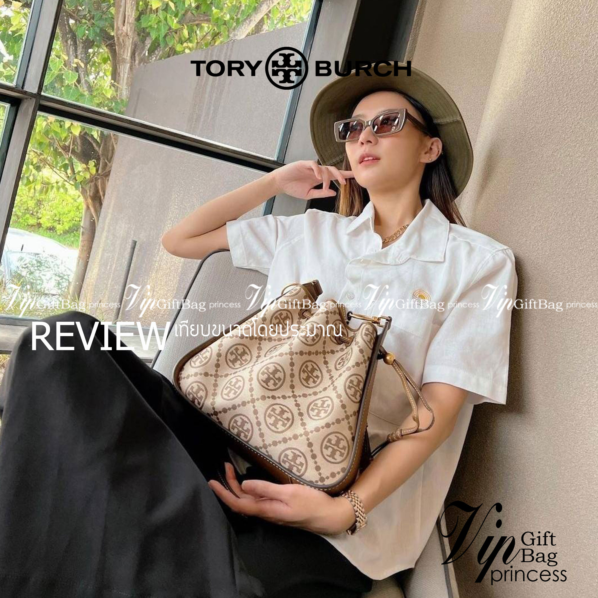 TORY BURCH T MONOGRAM JACQUARD BELL BAG คอลเลคชั่นใหม่ กับกระเป๋าลายโมโนแกรมยอดฮิต ที่มาในรูปทรงดีไซน์สวยเก๋ ชิคๆคูลๆ รับรองว่าไม่มีเกร่อ ตัวกระเป๋าทรงเหลี่ยม รูปเก็บทรงได้ในส่วนของปากกระเป๋า หรือไม่รูด ก็ได้ความสวยไปอีกแบบ วัสดุผ้า jacquard ตัดสลับหนังแท