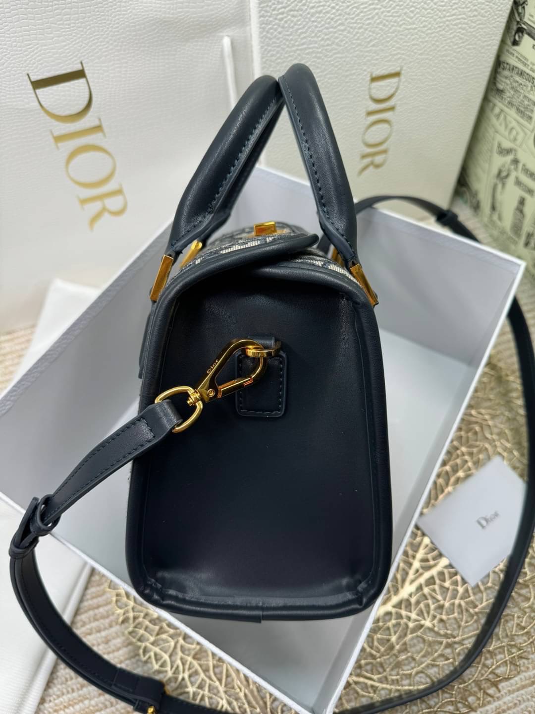 DIOR SMALL BOSTON BAG White Box Calfskin / DIOR Box Bag พร้อมส่ง กระเป๋าสะพายทรงกล่อง New for Winter 2023 คอลผู้ดี สวยหรู ตอบโจทย์และแมทช์ได้กับทุกลุคทุกสไตล์