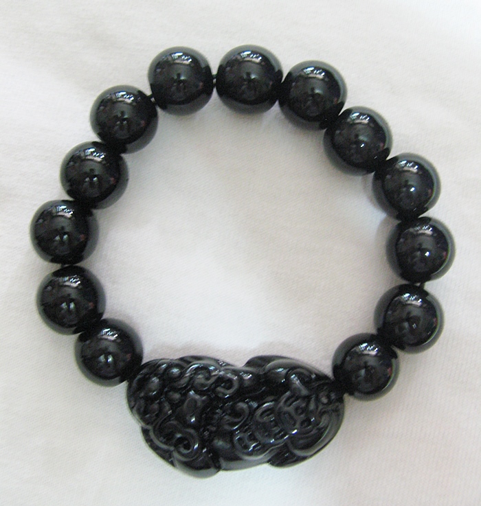 สร้อยข้อมือปี่เซี้ยะเดี่ยวหินโมราสีดำ ช่วยปกป้องคุ้มครอง แก้ชงปีมะโรง ปี2561 พร้อมใบคาถาค่ะ