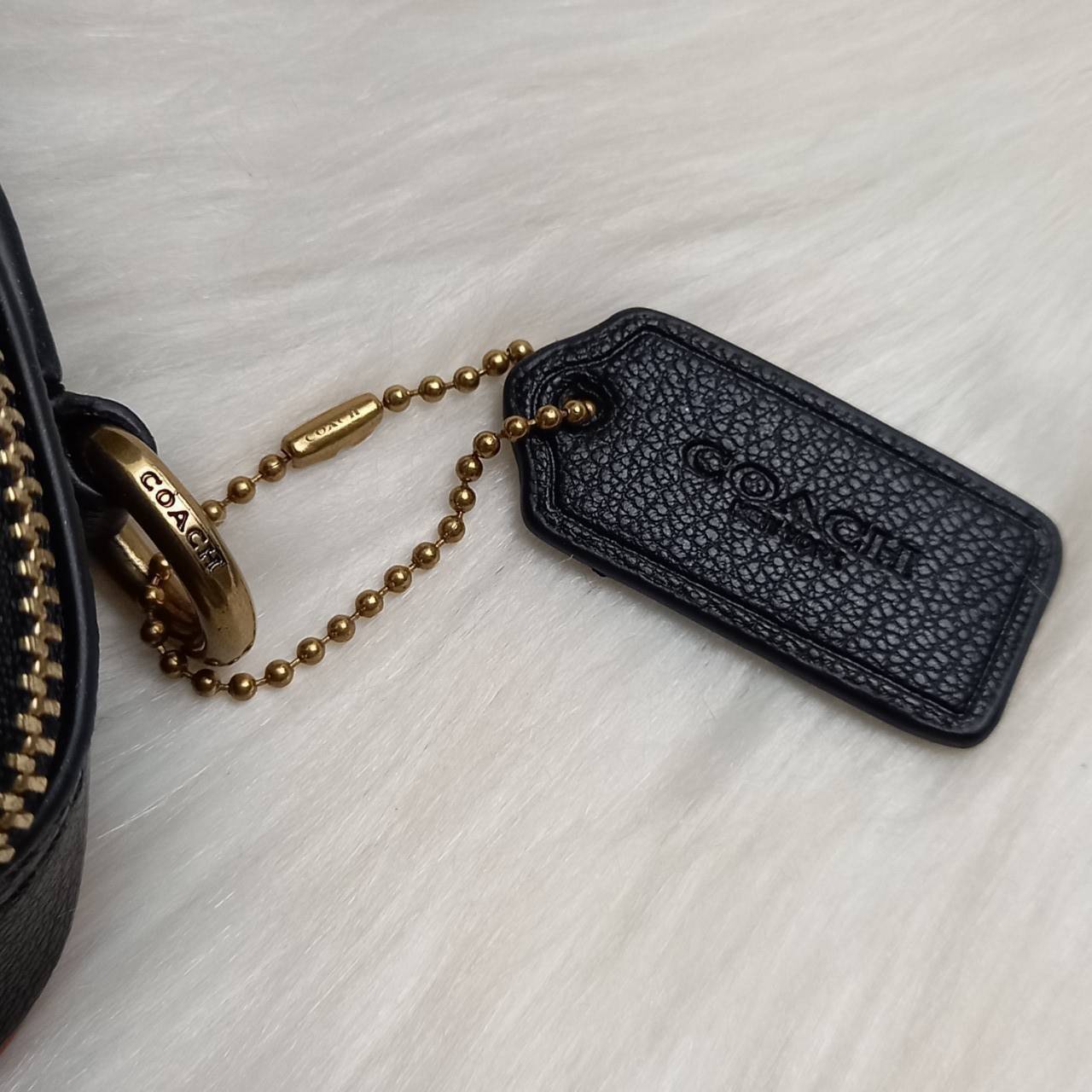 OUTLET 】COACH Camera Bag In Colorblock With Coach Patch (COACH F79278) 🍁หายากมากๆแล้วรุ่นนี้**จะถือ หรือสะพาย ได้ตามใจสั่ง //วัสดุหนังแท้เต็มใบ คุณภาพหนังดีมากๆ ปักโลโกตัวC ด้านหน้า ดูดีแบบไม่ซ้ำใคร //มาพร้อมสายสะพาย 2 สาย >>สายหนัง และสายสป