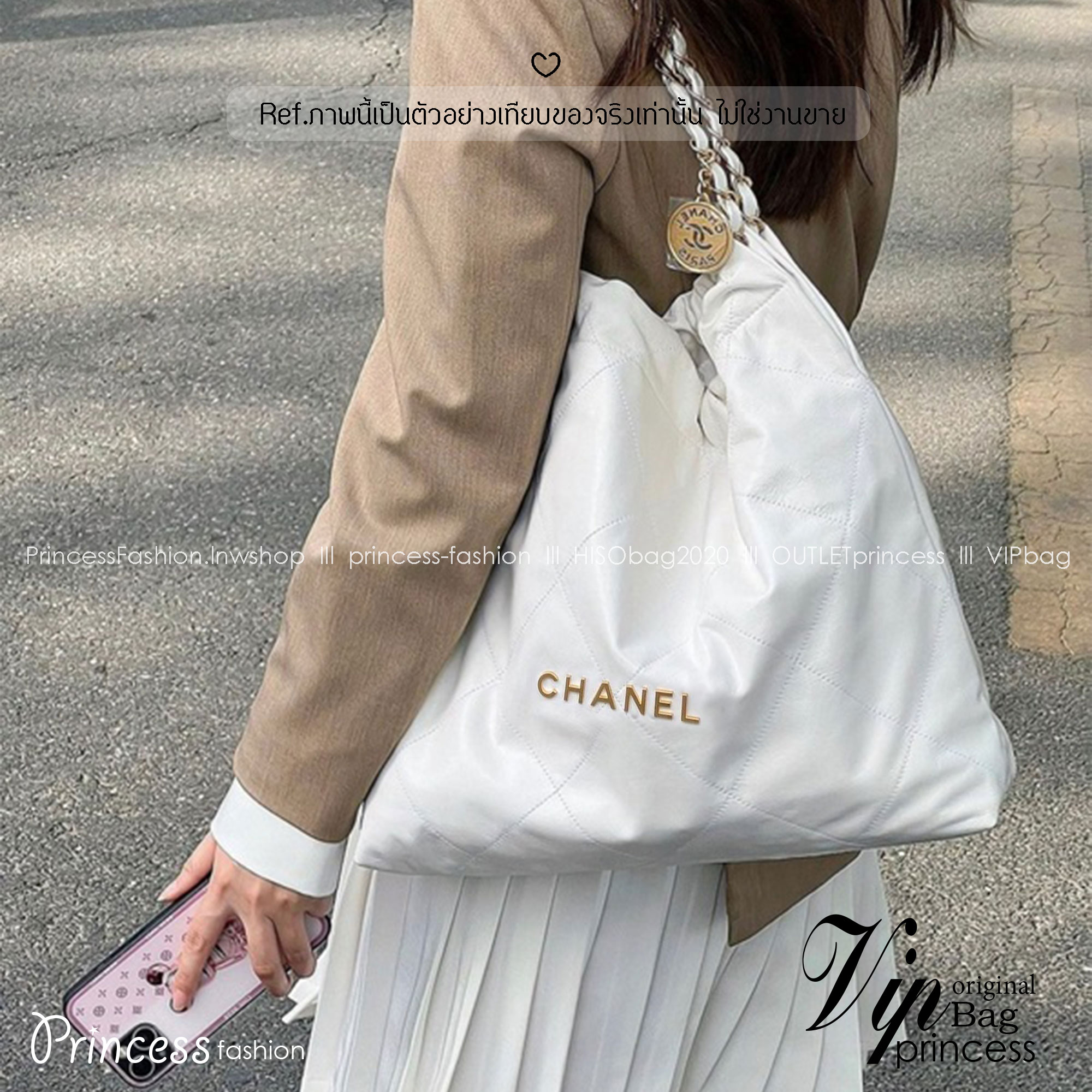 Small CHANEL 22 Handbag แรงเกินต้านที่สุดกับไอเท็มนี้ ที่สาวๆหรือใครๆก็ต้องมี มาในไซส์ใหญ่ รูปทรงใช้ง่ายขึ้น แต่ยังจุได้หนักๆเหมือนเดิม ดูหรูหรา เกินเรื่องที่สุด กับกระเป๋าสะพาย ดีไซน์เรียบหรู คลาสสิค แถมได้ใบลูกไปอีก