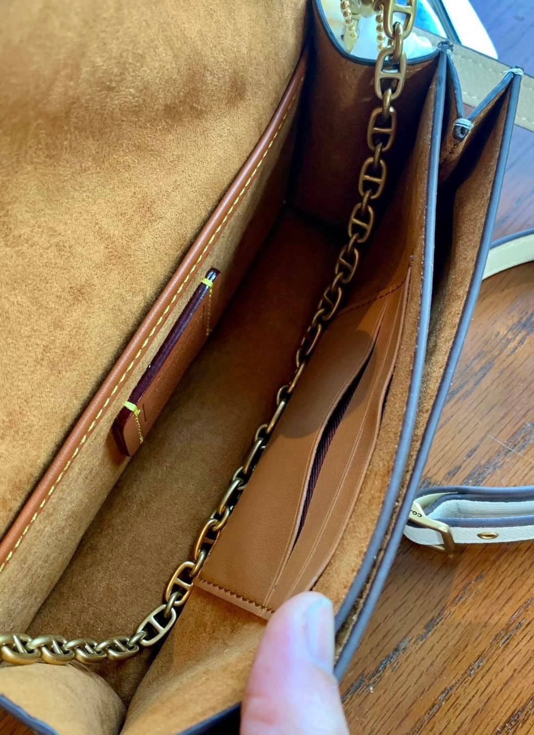 Coach Beat Crossbody Clutch In Signature Canvas With Horse And Carriage Print((6910//4760)) 🌈ได้ไปไม่ผิดหวังแน่นอนค่ะ! กระเป๋าหิ้วได้//คลัทออกงานได้//สะพายครอสบอดี้ร์ได้ สุดคุ้ม! หนังแท้อย่างดี smooth leather ค่ะ