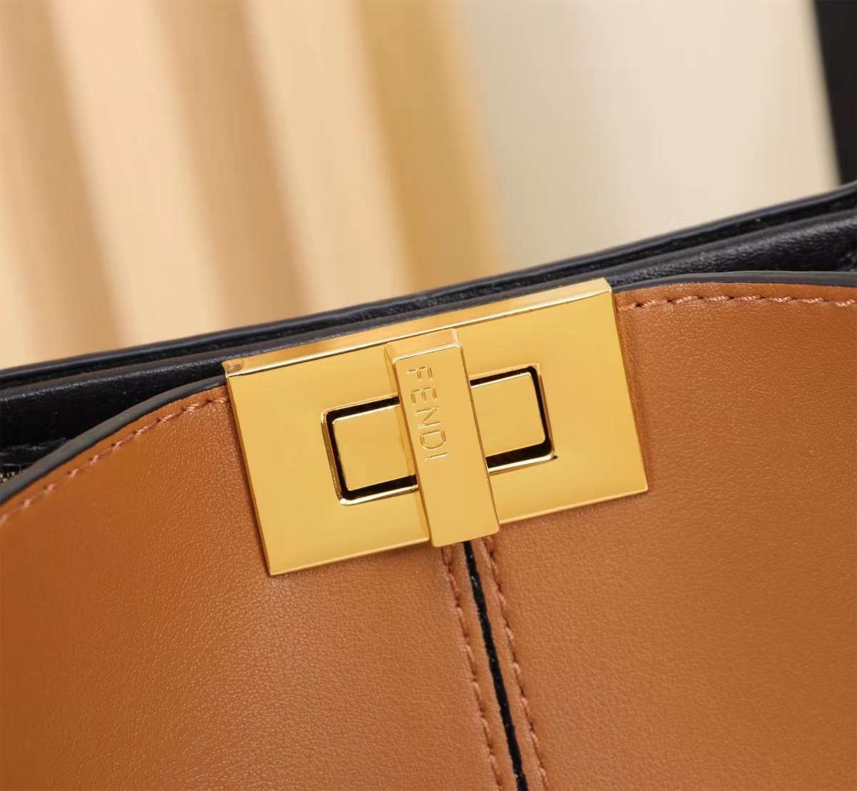 พร้อมส่ง 3 สี FENDI Peekaboo X-Lite Medium กระเป๋าสะพาย 🧡 เกรดออริจินอล 1:1 สลับแท้