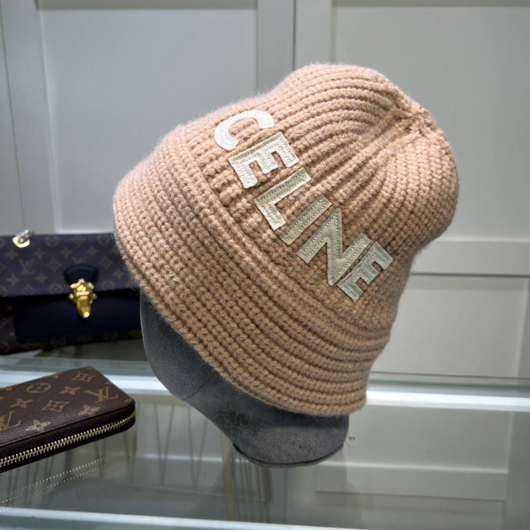 CELINE KNIT HAT / CELINE EMBROIDERED KNIT WOOL BEANIE หมวกไหมพรมเซลีน รุ่นใหม่ล่าสุด ใส่แล้วปังมากค่าา น่ารักที่สุด ใช้ได้ทั้งชายหญิง น่ารักมากกกก ไหมพรมทอแน่นเนื้อดี ตรงปกค่า
