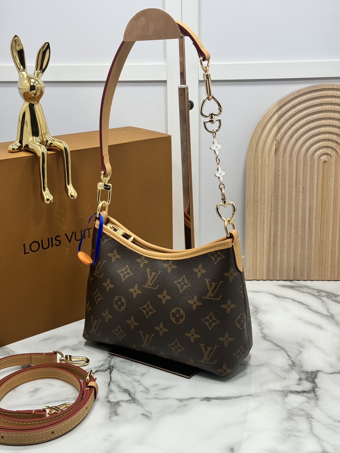 ORI หนังแท้ | LV Mini CarryAll Monogram canvas กระเป๋าสะพายไซ์เล็ก แครี่ออลรุ่นใหม่ มาพร้อมห่วงโซ่หัวใจห้อยสุดคิ้ว และสายสะพายแยกถอดได้ สวยหรูคลาสสิก