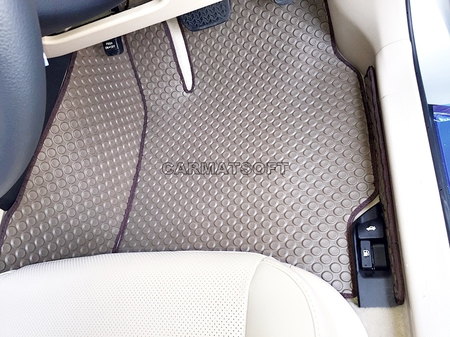ผ้ายางปูพื้นรถยนต์TOYOTA CAMRY 2012-18 ลายกระดุม สีน้ำตาล เต็มคัน