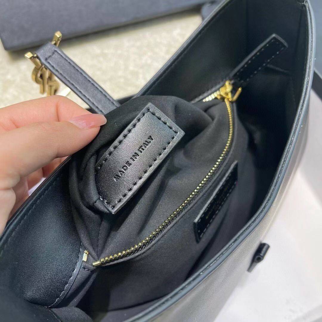 VIP 】หนังแท้ YSL SAINT LAURENT Le 5 à 7 leather shoulder bag