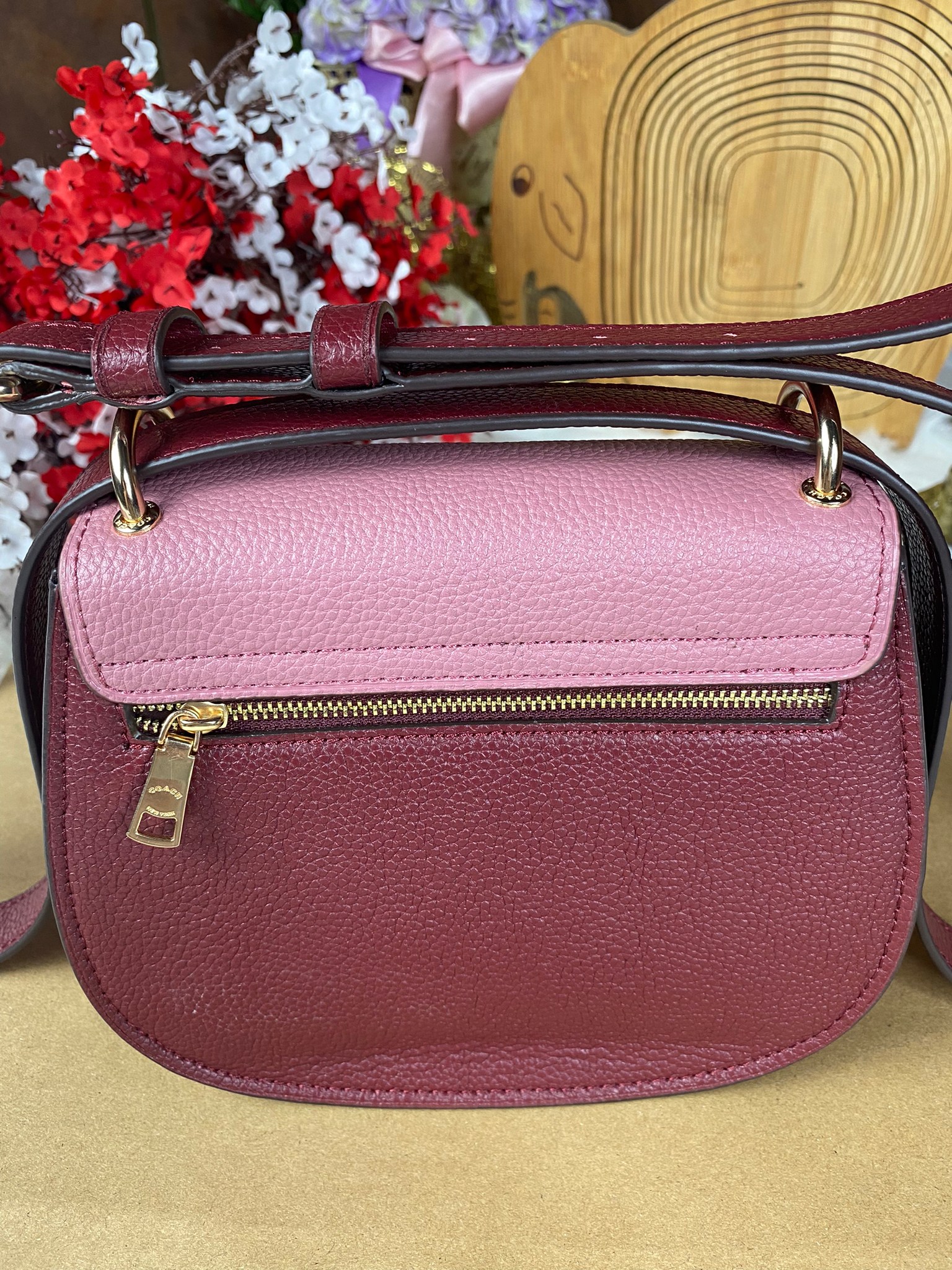 OUTLET 】COACH REMI SADDLE BAG IN COLORBLOCK ((1330)) รุ่นแนะนำ คลาสสิคน่าใช้มากๆ วัยใสๆใช้ดีค่ะ 😘 พร้อมส่งที่ไทยอีกครั้ง! กระเป๋าสะพายข้าง//ครอสบอดี้ร์//หรือทบเป็นสายคู่สะพายไหล่ได้ค่ะ แล้วแต่ชอบเลยค่ะ! วัสดุหนังแท้ ลายหนังสวยมากๆค่ะรุ่นนี้ หลงรัก