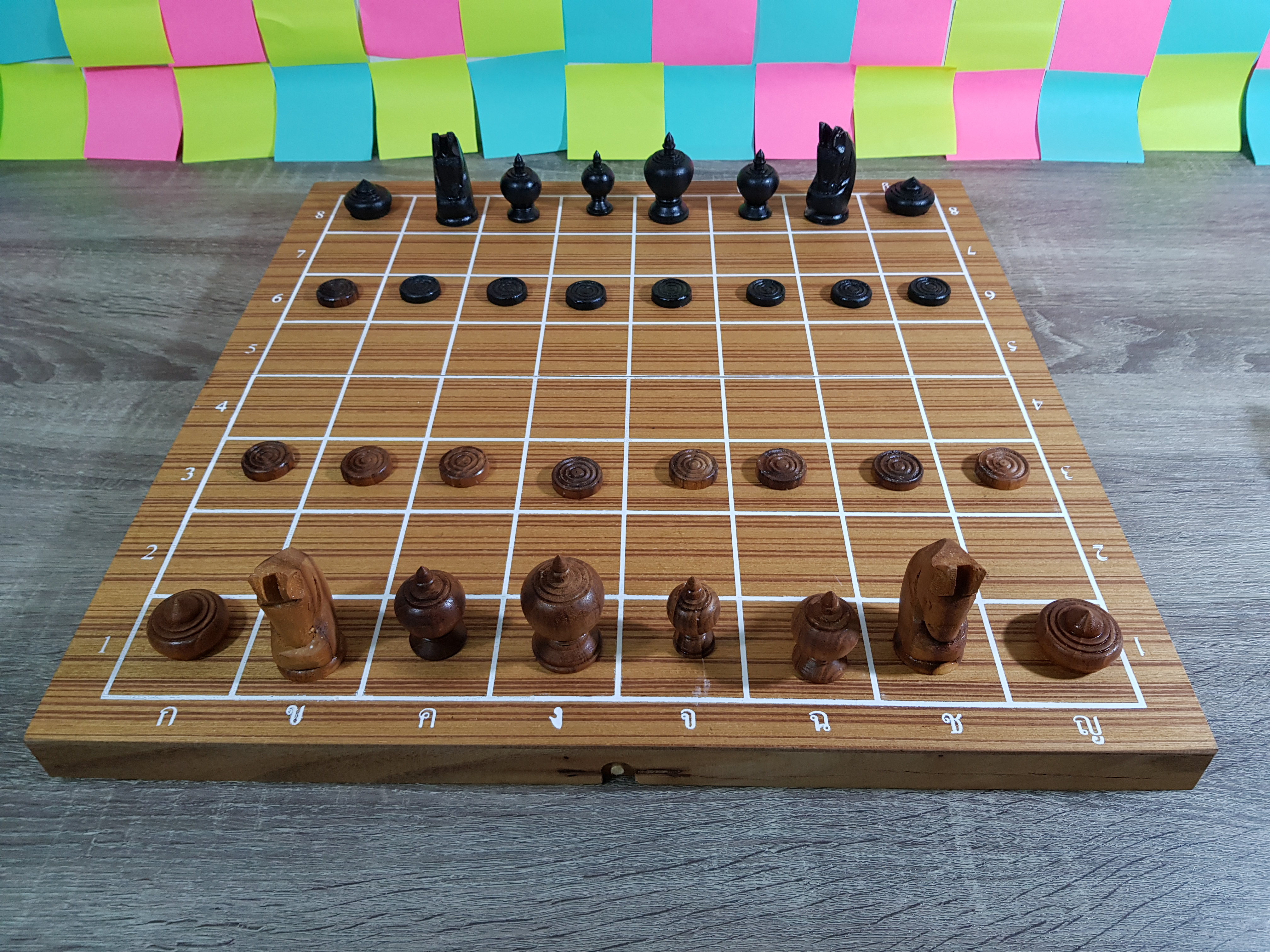 ชุดหมากรุกไทยตัวไม้มาตฐานพร้อมกระดานไม้พับได้ช่อง5x5และหีบทรงสี่เหลี่ยม(ขนาดกระดาน45x44cm.)