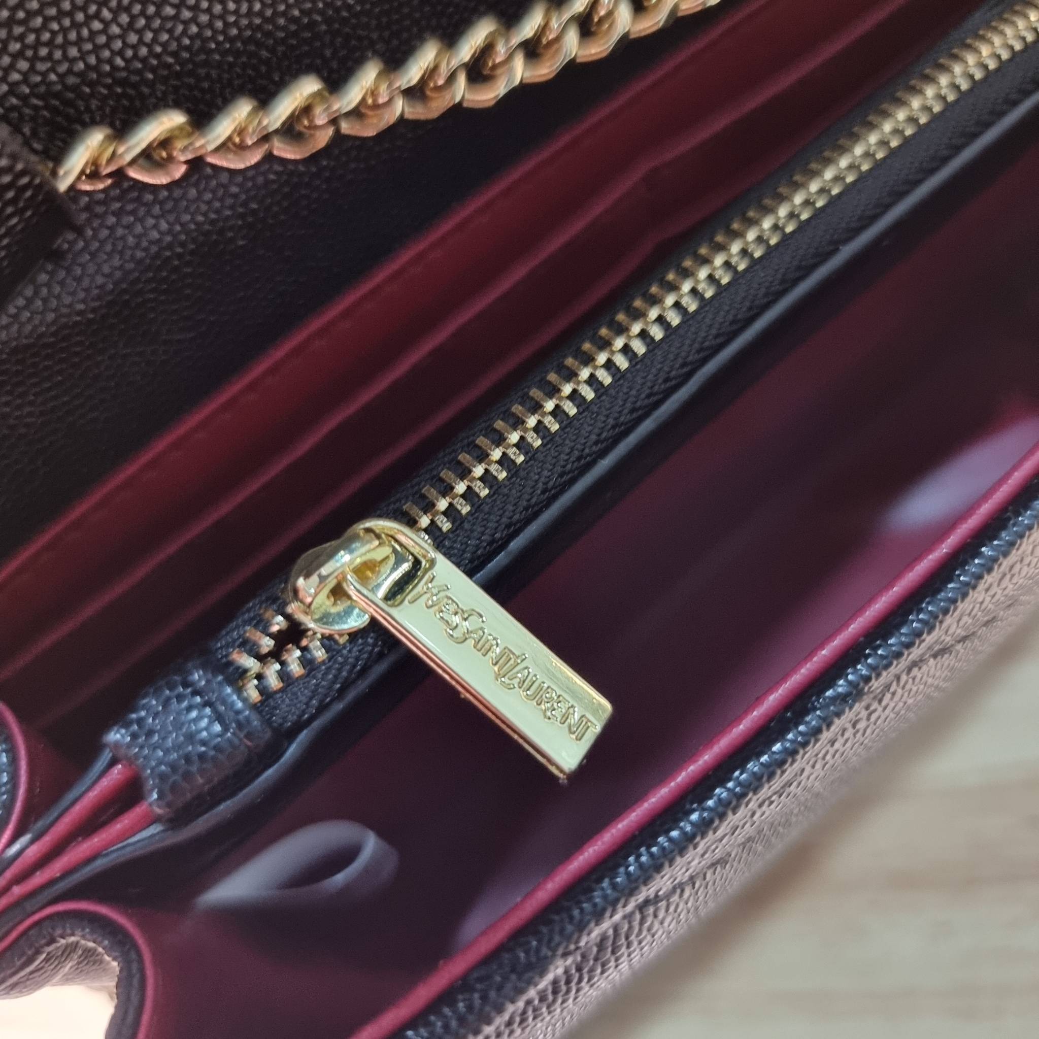 YSL WOC 9 ไม่เคยผิดหวังจริงๆ!! กับรุ่นที่สาวๆรู้กัน Yves Saint laurent clutch bag with chain กระเป๋าสะพายทรง woc สุดฮอต ดีไซน์เรียบหรู โดดเด่นด้วยโลโก้ด้านหน้า เพิ่มดีเทลความผู้ดี