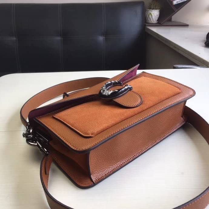 ของแท้ 💯% COACH Coach tabby convenience shoulder bag crossbody Product Details Polished pebble leather Inside zip and multifunction pockets Snap closure, fabric lining Outside slip pocket Detachable short strap