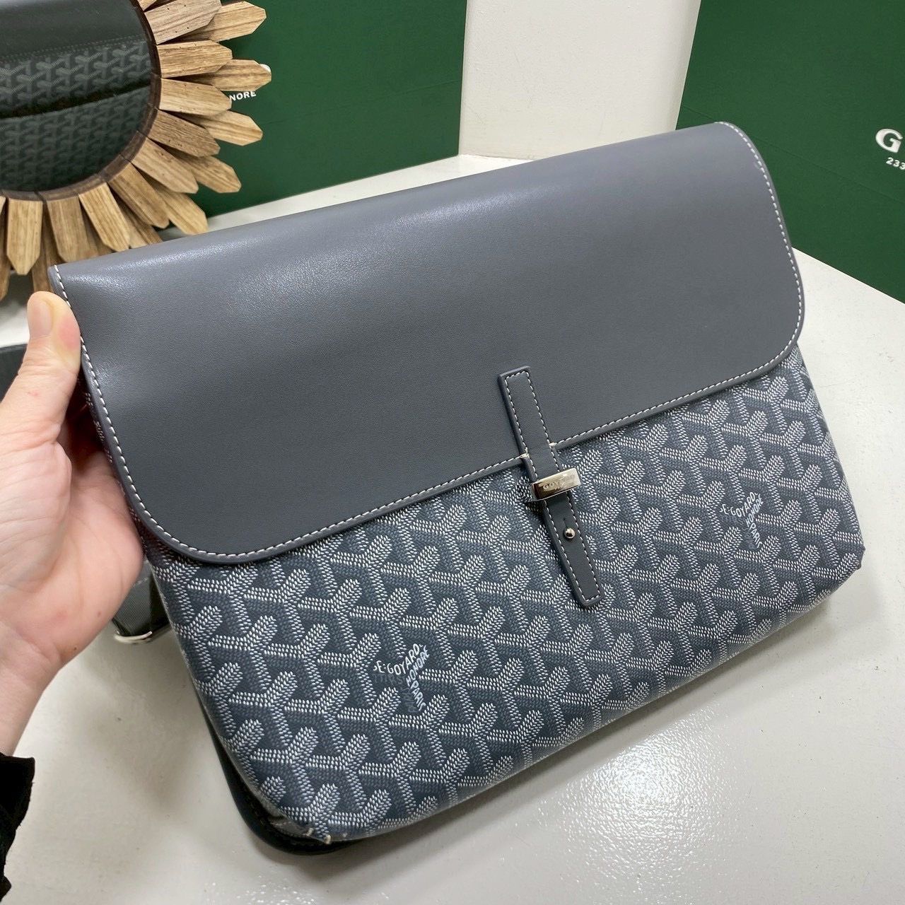 ORI หนังแท้ | Goyard Coursier Messenger bag กระเป๋าแมสเซ็นเจอร์ดีไซน์ใหม่ กะทัดรัดใช้งานได้อย่างคล่องตัว เหมาะมากสำหรับสายสปอร์ต ที่สุดของความหรูตอบโจทย์การใช้งาน ใบจริงสวยงามตามรูปค่ะ