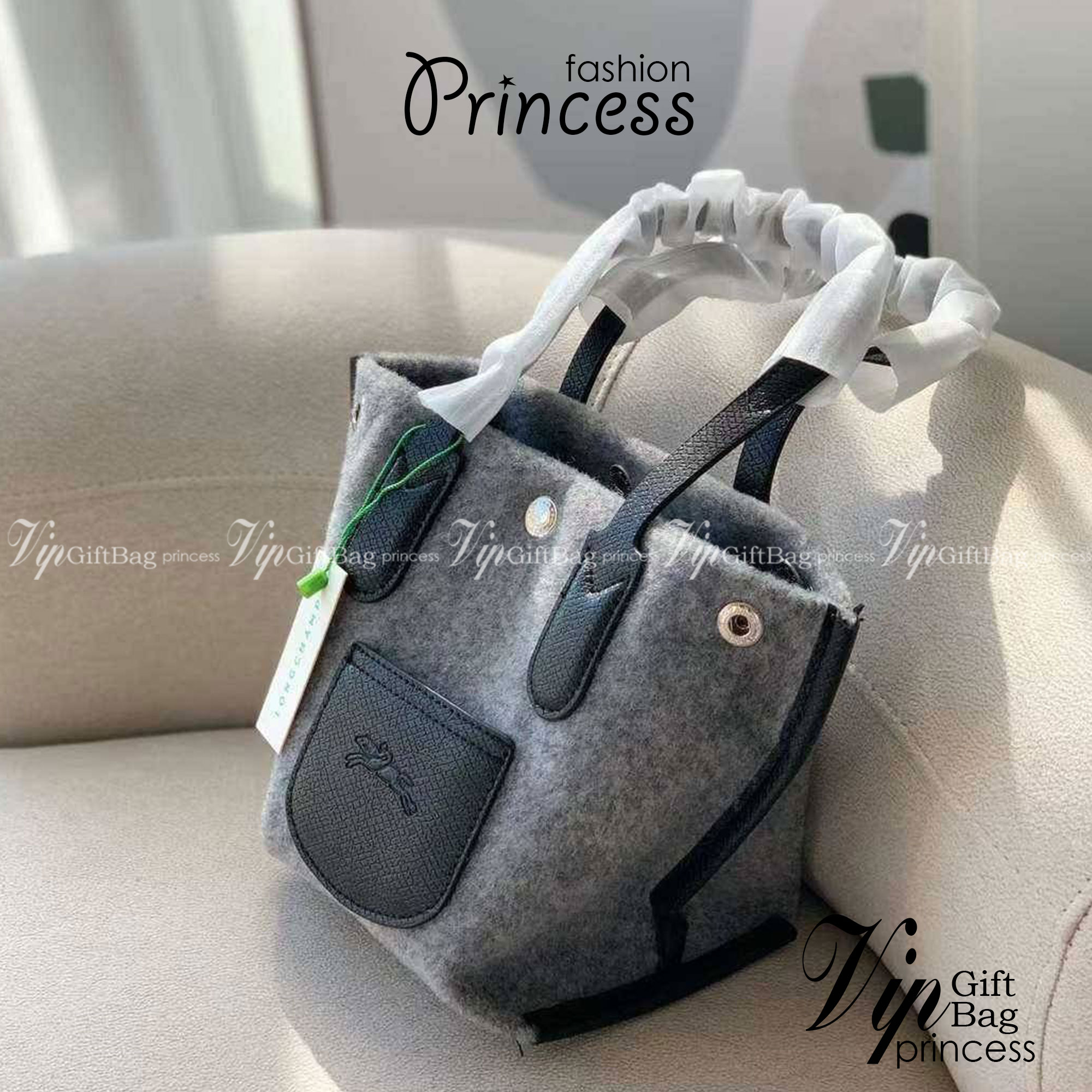 LONGCHAMP ROSEAU ESSENTIAL Shopping bag กระเป๋า Tote วัสดุผ้าขนสัตว์ ซับในผ้าฝ้ายที่จับด้านบนหนังวัว กระเป๋าสะพายใบนี้มีขนาดพอเหมาะ ดีไซน์หรูหรานี้สามารถสะพายไหล่หรือถือในมือก็ได้ นุ่มและน้ำหนักเบา