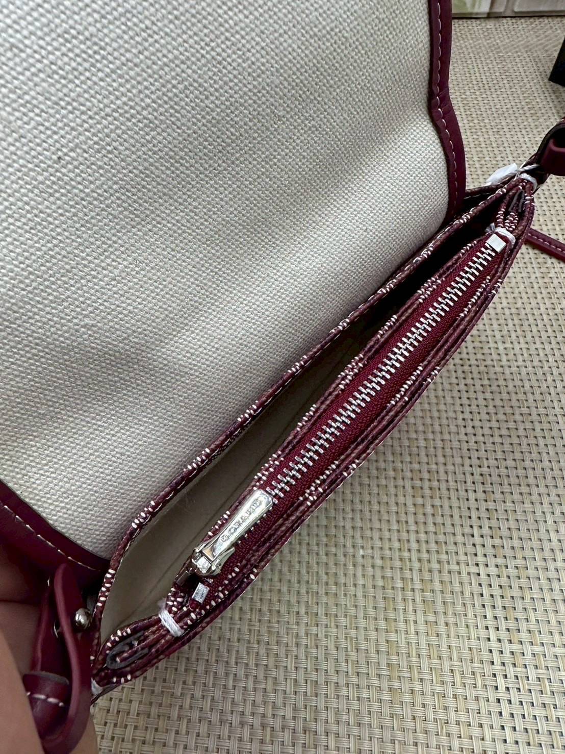 พร้อมส่ง 10 สี ORI หนังแท้ | GOYARD Plumet pouch-wallet กระเป๋าสะพายใบเล็กกะทัดรัด ดีไซน์กระเป๋าสตางค์ Plumet ดีไซน์มาพร้อมช่องใส่เหรียญ ธนบัตร และบัตรต่างๆ