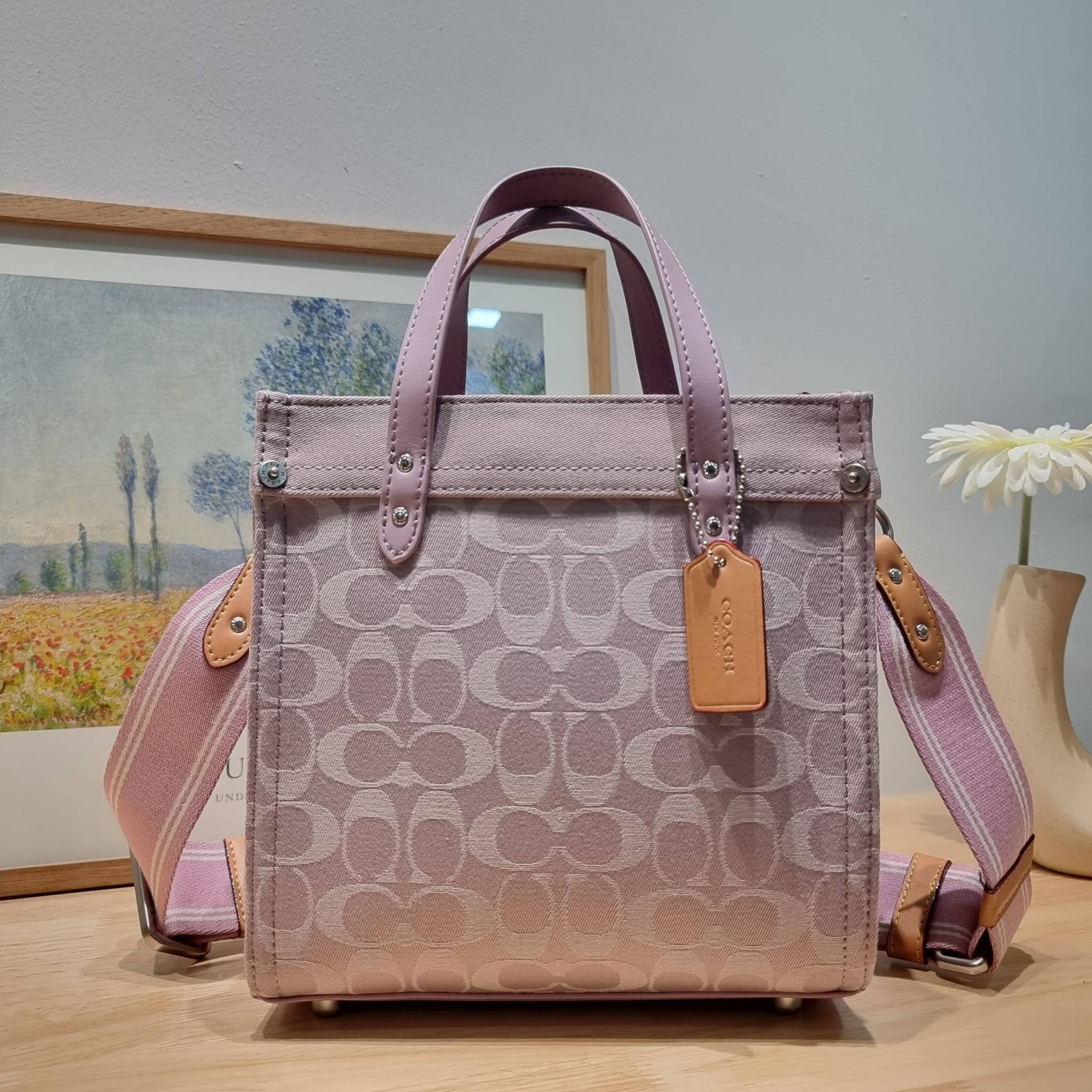 COACH FIELD TOTE 22 IN SIGNATURE DENIM / CJ853 คอลเลคชั่นใหม่ พร้อมสีใหม่ยังไม่เข้าไทย ให้ทุกคนได้มีสวยก่อนใครไปเลย!! กับกระเป๋าทรงโท้ท ไซส์กำลังสวย