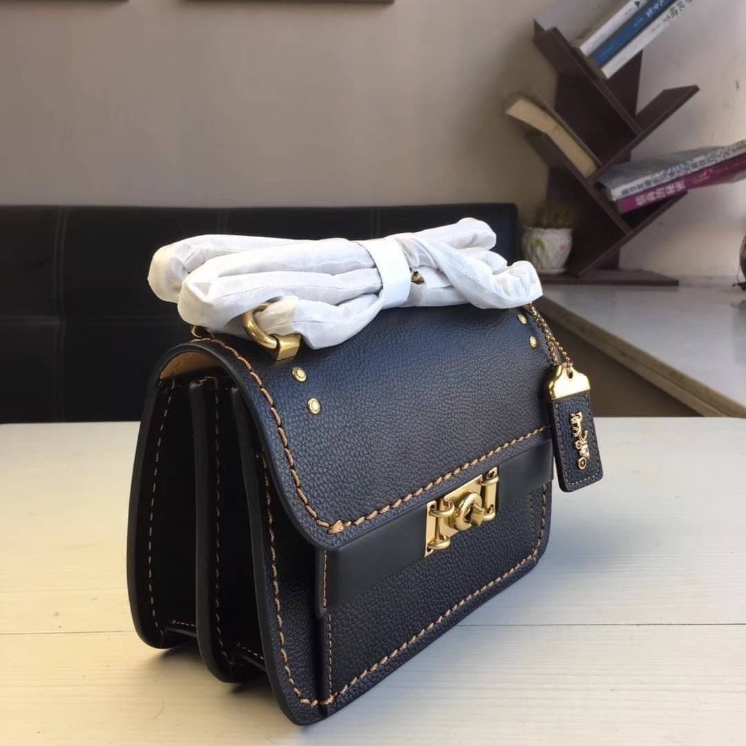 COACH Troupe Crossbody In Signature Canvas 2สี พร้อมส่งที่ไทยราคาสุดคุ้ม