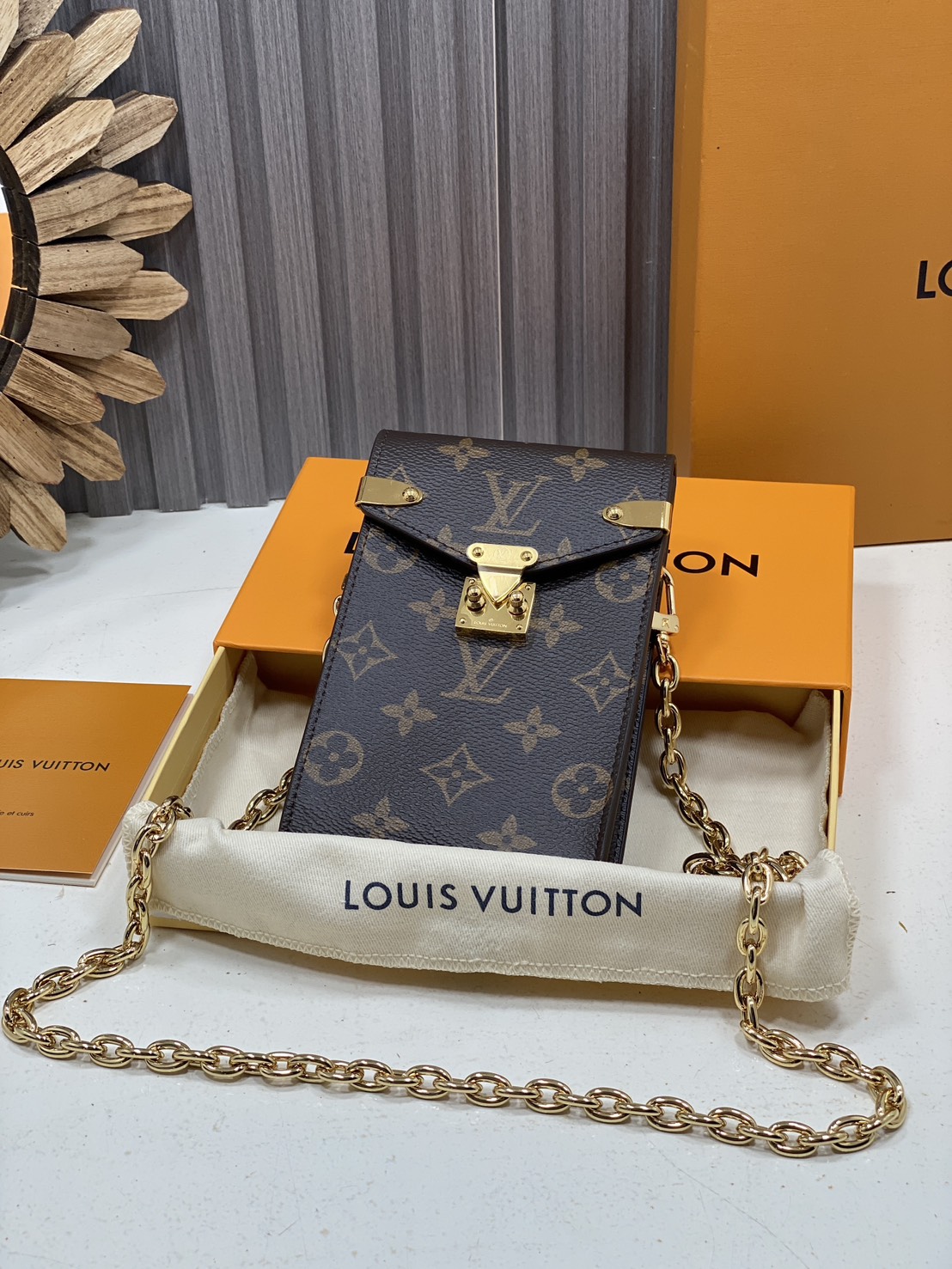 ORI หนังแท้ | LV Phone Pouch Métis Bag กระเป๋าสะพายใส่โทรศัพท์ ดีไซน์ที่รังสรรค์อย่างพิถีพิถันด้วย Monogram Canvas ชิ้นเดียว ยกระดับด้วยฮาร์ดแวร์โทนสีทอง