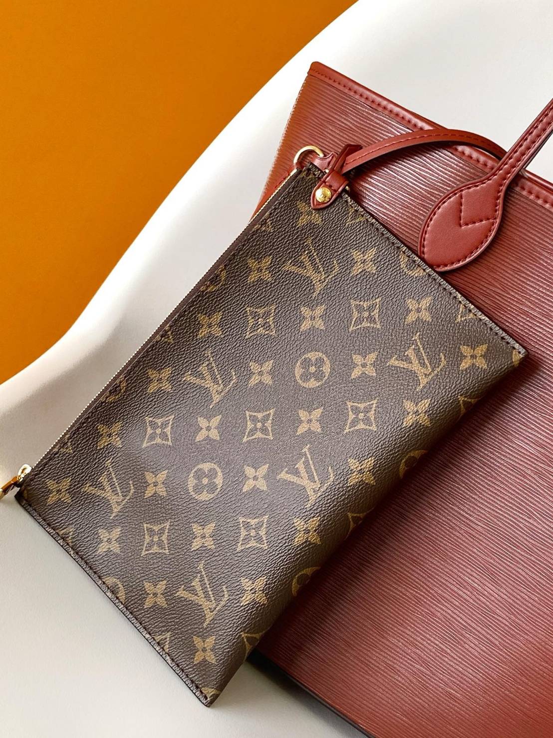 เกรดเทพ Top ORI | LV Neverfull MM Epi Leather กระเป๋าทรงโท้ทเนเวอร์ฟูล หนังแท้เกรดดีสุด หนังลายไม้ พร้อมใบลูก ลายโมโนแกรม ด้านในบุด้วยซับในไมโครไฟเบอร์ ช่องพ็อกเก็ต ซิป 1 ช่อง งานสวยมาก ตัดเย็บดีทุกจุด 🤍 เกรดเทพออริจินอล สลับแท้ 1:1