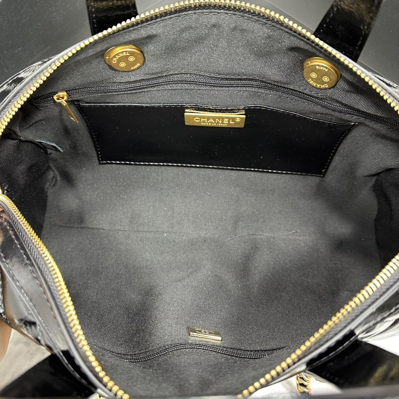 ORI หนังแท้ | Chanel Large Bowling Bag Crumpled Leather / Chanel Keepall Bag กระเป๋าถือ กระเป๋าสะพายรุ่นใหม่ล่าสุด ดีไซน์หนังยับเงา รูปแบบเรียบหรูหราใช้งานง่าย สวยงามตามแบบฉบับแบรนด์