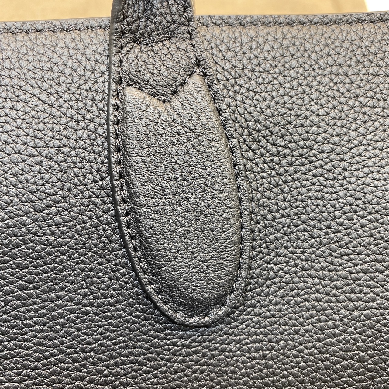 GUCCI MEDIUM TOTE BAG WITH HOOK CLOSURE / Gucci medium tote bag กระเป๋าทรงโท้ทสไตล์ใหม่ล่าสุด เกรดออริ 1:1 สลับแท้ ใช้งานต่างประเทศได้ ภาพถ่ายจากงานจริง