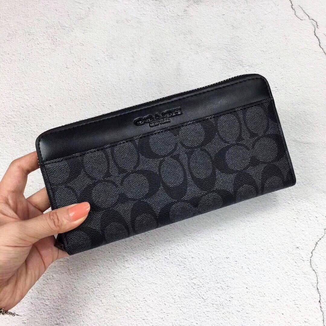Coach long wallet Best seller! กระเป๋าสตางค์ใบยาว วัสดุหนัง ลาย signatureเปิดปิดด้วยซิปแบรนด์ ภายใน มีช่องใส่บัตร ธนบัตร และช่องซิปใส่เหรียญค่ะ