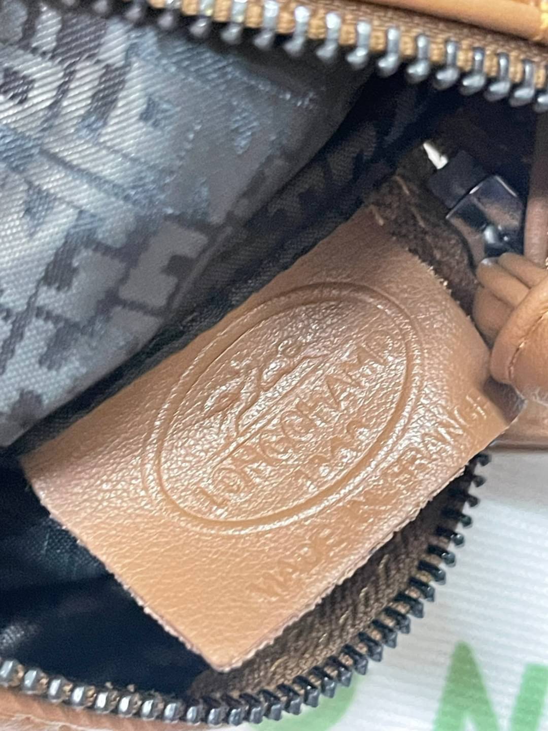 Longchamp Le Pliage Cuir Crossbody Bag อีกหนึ่งคอลเลคชั่น Le Pliage Cuir หนึ่งในตระกูลกระเป๋าสุดไอคอนิก