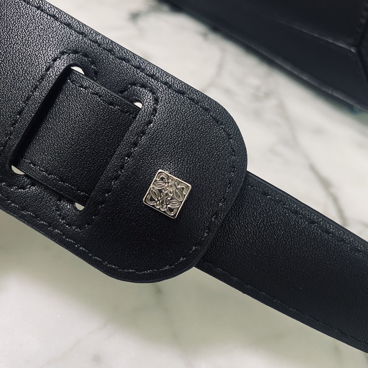 LOEWE Puzzle bag in smooth leather กระเป๋าสะพายทรงกล่องเรียบแต่หรูคูลและเท่ห์ สุดยอดแบรนด์ที่ดีไซน์เป็นเอกลักษณ์ โดดเด่น สไตล์พัซเซิล ใช้ได้ทั้งชายหญิง