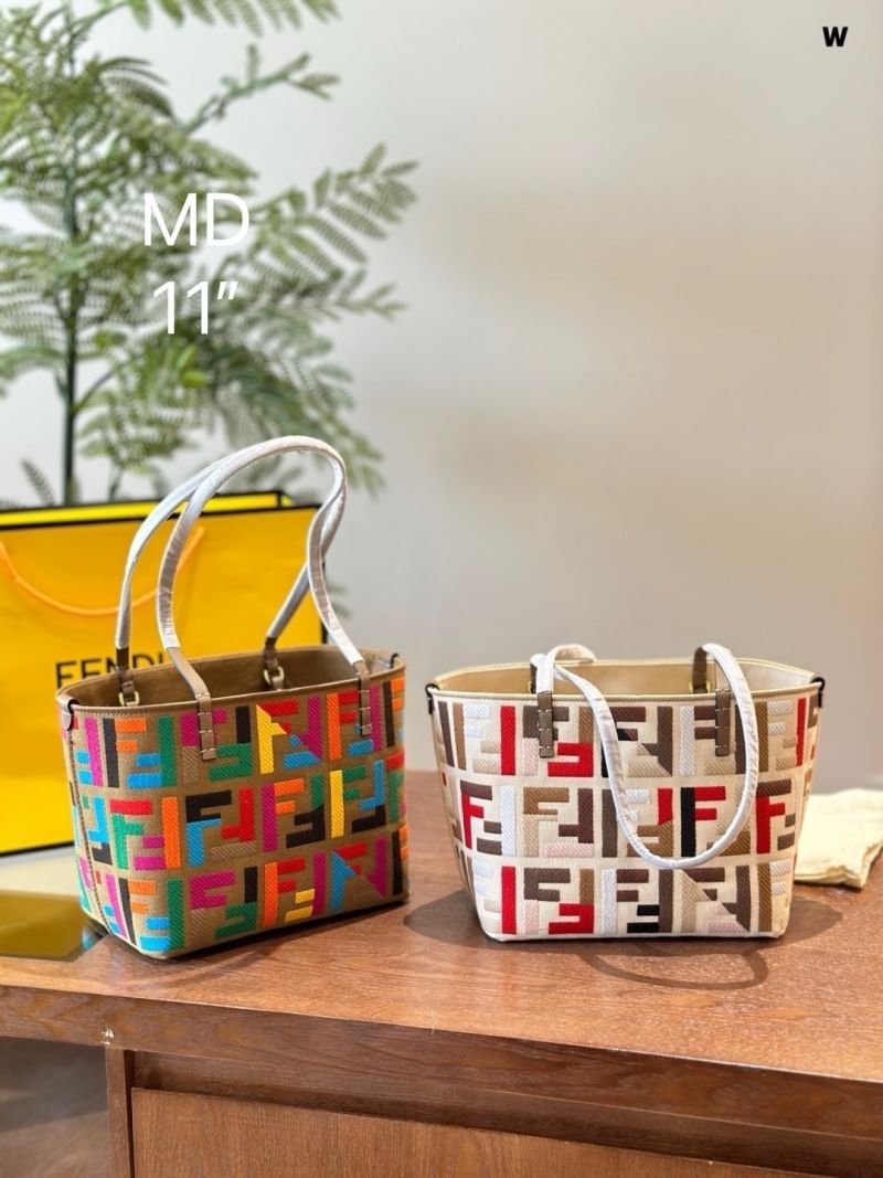 FENDI Small Roll shopper Bag / Fendi Bucket Bag @Chinese Valentine’s Day Limited Edition shopper กระเป๋าทรงบัคเก็ต ดีไซส์สวยหลากสี ในเทศกาลจีนวาเลนไทน์ โดดเด่นด้วยลายนูน FF เป็นเอกลักษณ์ที่ปักด้วยเส้นด้ายหลากสี