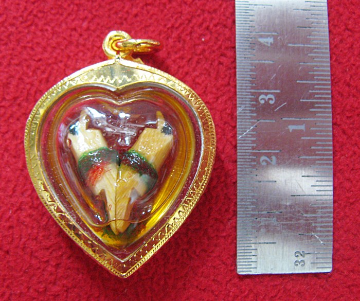 สินค้าเลิกผลิตค่ะ สาริกาลิ้นทองในน้ำมัน องค์ใหญ่ เลี่ยมทองไมครอนพร้อมใบคาถา แบบ1ค่ะ