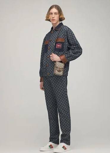 Gucci Horsebit 1955 Phone Bag with Strap กระเป๋าสะพาย กระเป๋าใส่โทรศัพท์ งานแฟชั่นคลาสสิก หนังผสมวัวแท้สีน้ำตาล อะไหล่สวย ดีไซต์สัญลักษณ์วงแหวนตามแบบฉบับ GG มาพร้อมกล่องแบรนด์และสายสะพายยาวที่สามารถปรับระดับได้ พร้อมส่งให้สะพาย สวยๆ กันแล้ววันนี้ ใบนี้ mu