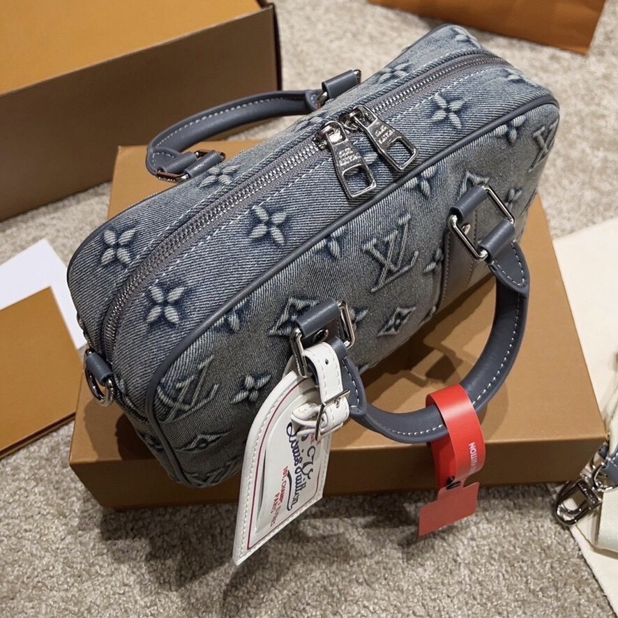 LV Denim Camera Box Bag กระเป๋าสะพายทรงกล่อง งานเดนิมฟอก คอลใหม่สุดคลาสสิก สวยเท่ห์มาก ปั้มลายโมโนแกรมนูนสวยโด่ดเด่น