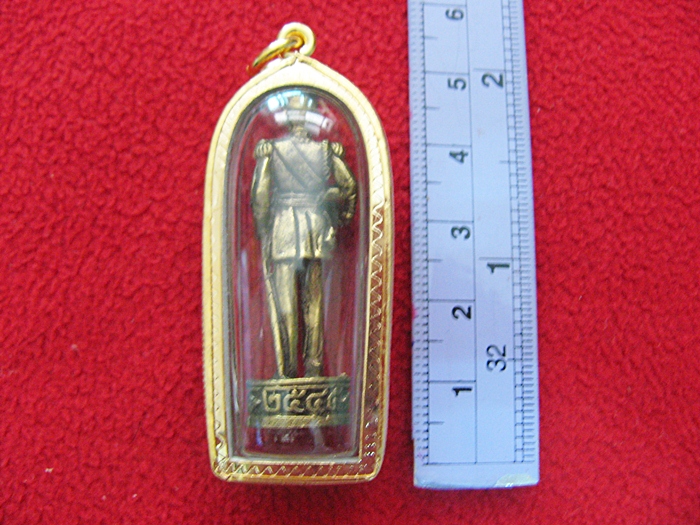 สินค้าหมดค่ะ องค์กรมหลวงชุมพรประทับยืนเนื้อทองเหลืองเลี่ยมทองไมครอนพร้อมใบคาถาค่ะ