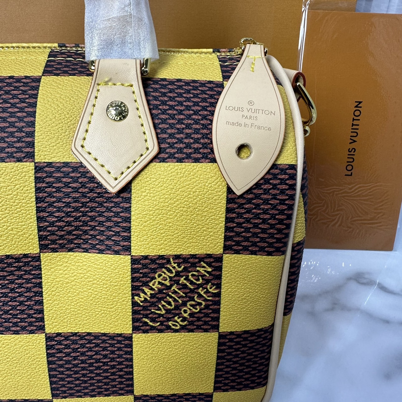 LV Speedy 25 Bandoulière Damier Pop กระเป๋าสะพายสปีดี้สีใหม่ Jaune Mat ราพุ่งไปแล้ว หลังจากตะลิชถือ รีบจับจองนะคะ ล็อทหน้าราคาอับแน่นอนเลยค่า