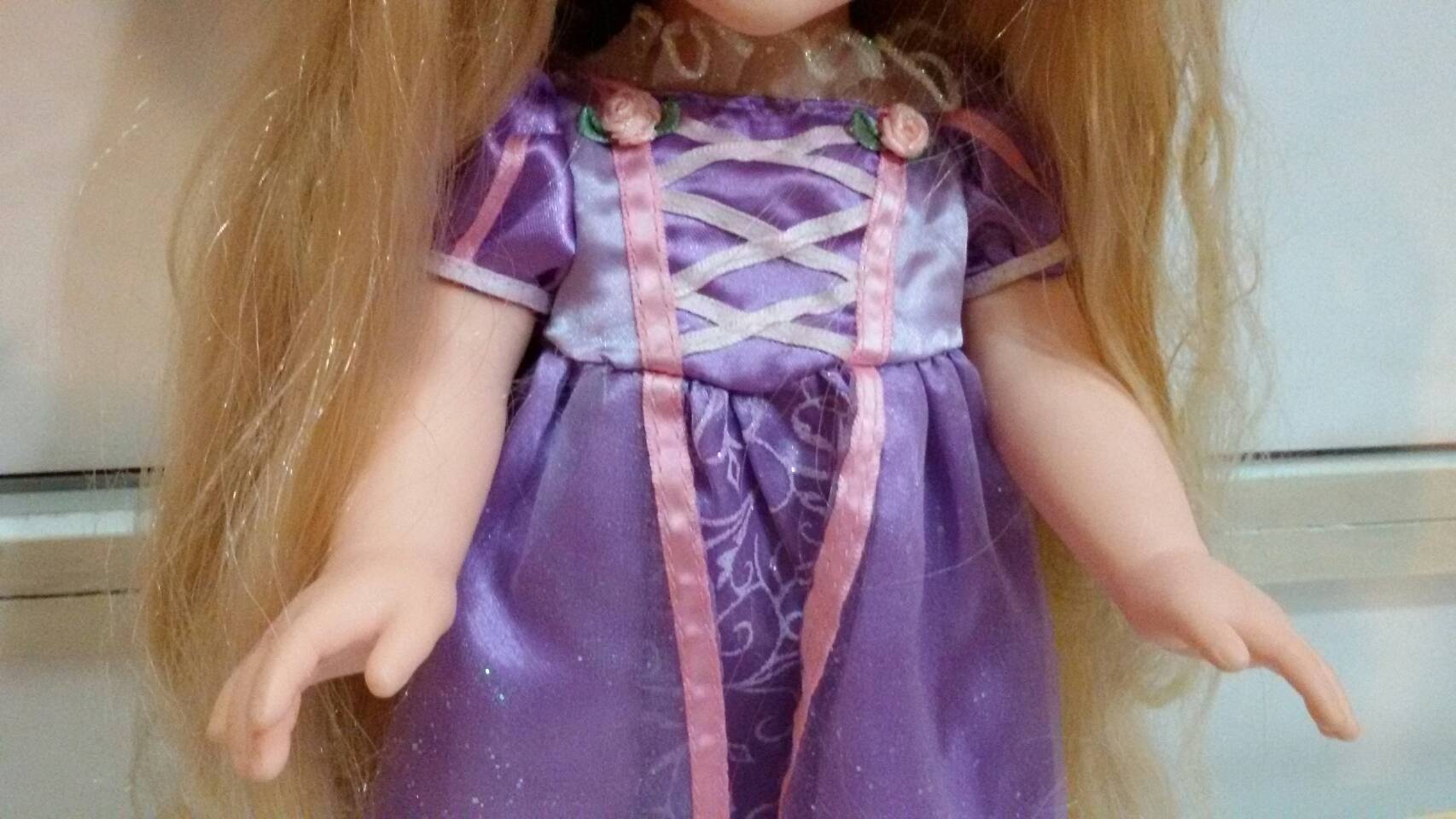 ตุ๊กตา Disney Princess Rapunzel Toddler Doll ( Hair light up) มือสองสภาพดีค่ะ