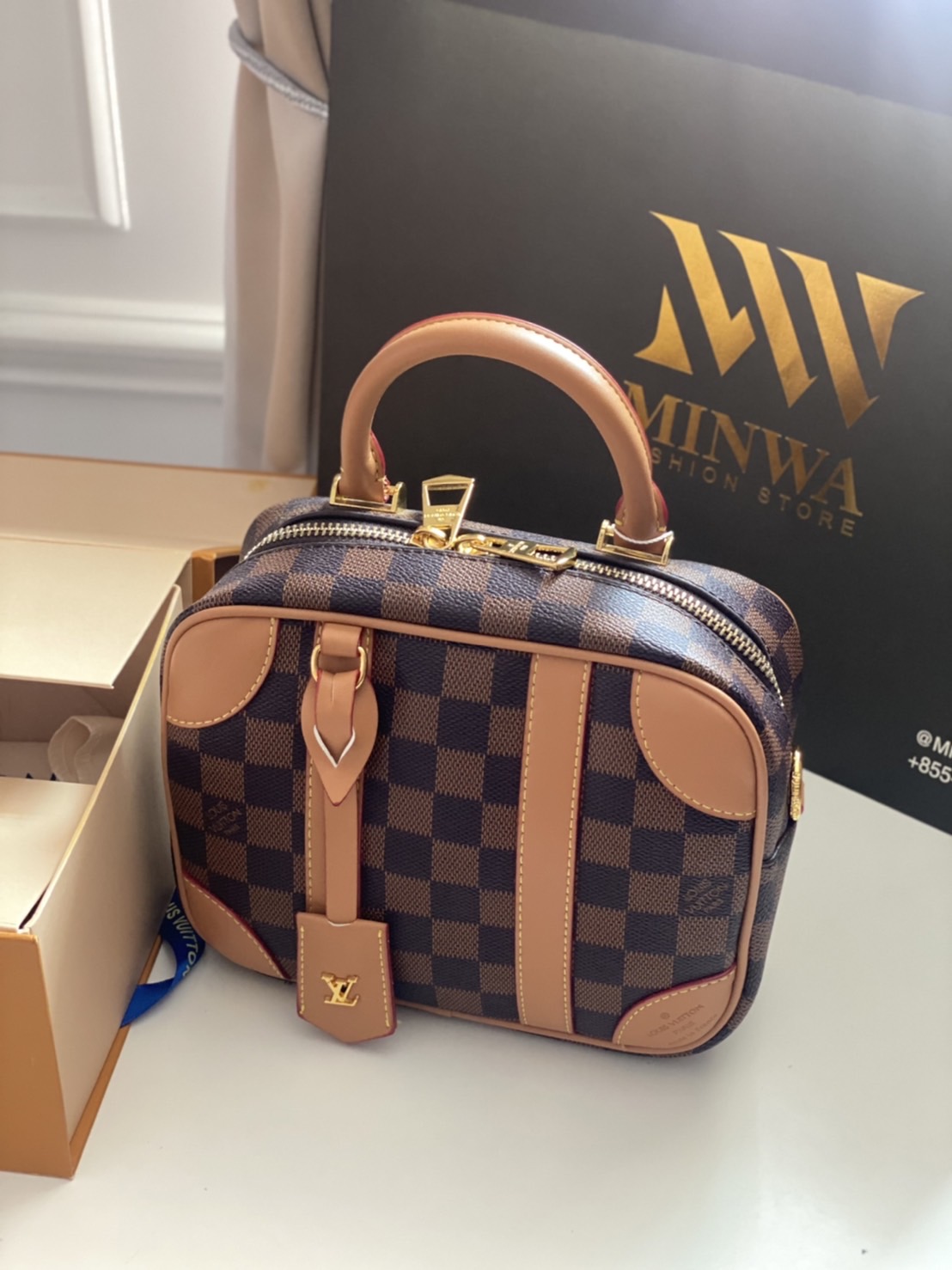 LV Valisette Souple BB Damier Ebene / LV Vanity Bag เกรดออริจินอล ใช้งานต่างประเทศได้ พร้อมส่งที่ไทย กระเป๋าถือทรงสวย ขนาดกะทัดรัดที่ได้แรงบันดาลใจมาจากกระเป๋าเดินทางสไตล์วินเทจ