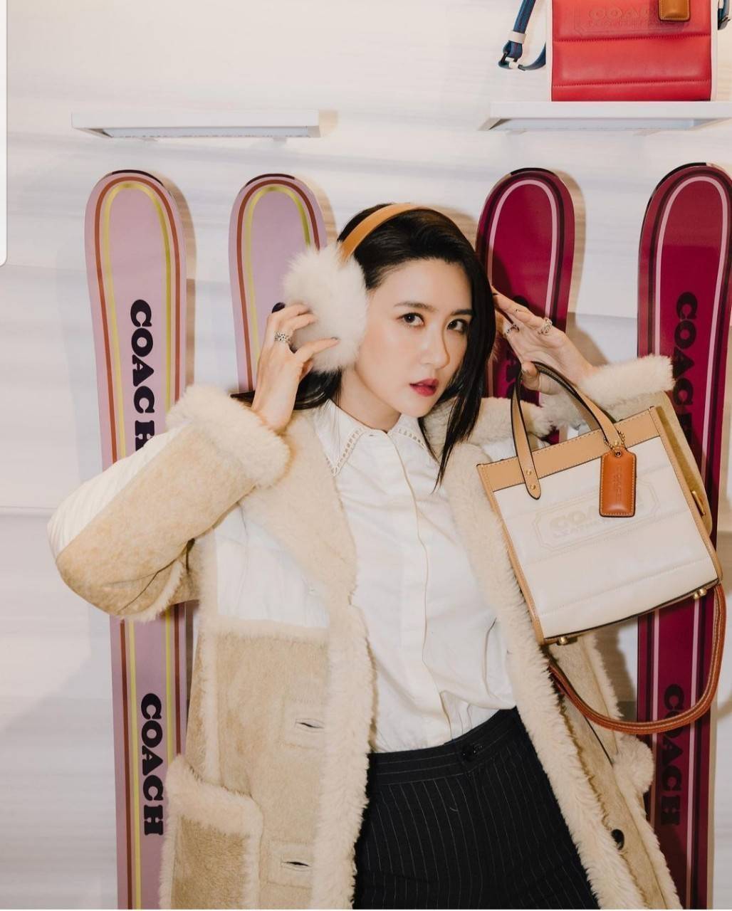 COACH CASUAL STYLE STREET STYLE 2WAY PLAIN LEATHER ELEGANT STYLE (C6958 C6852) 🌺 ที่สุด! ของที่สุด!! กระเป๋าถือ กระเป๋าสะพายรูปทรงสุดฮิต สุดคลาสสิค รุ่น UNISEX ที่ชิคๆ สบายๆ ได้ทั้งชายและหญิง// วัสดุหนังแท้ทั้งใบ ตัดเย็บด้วยหนังเนื้อนุ่มพิเศษ หนา 