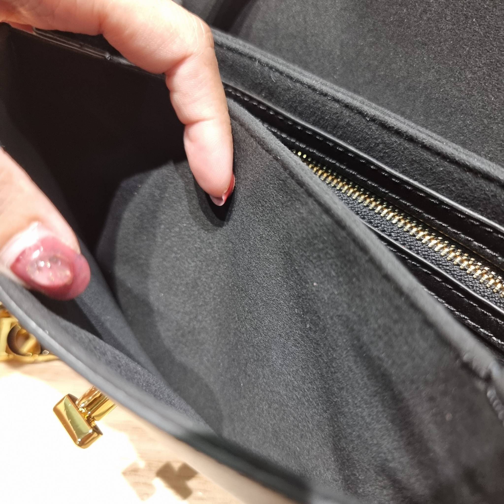 DIOR 30 MONTAIGNE AVENUE BAG สวยหรู ดีเทลแพง ต้องยกให้ไอเท็มนี้เลย กับกระเป๋าสะพายข้าง