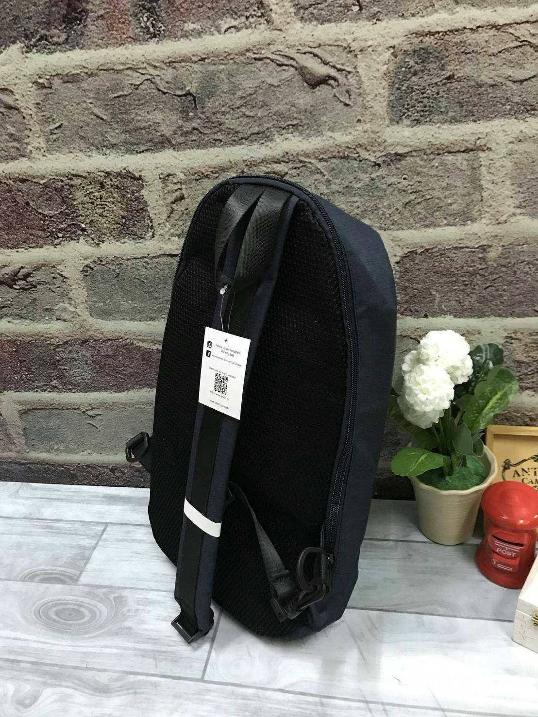 Anello Big Body Bag New arrival ! อีกหนึ่งคอลเลคชั่นของ anello ที่ออกแบบ การใช้งานที่ใช้ได้กับผู้หญิง และผู้ชาย (unisex) วัสดุ Polyester canvas ที่มีน้ำหนักเบา แบ่งช่องใช้งานหลายช่อง ด้านหน้า สกรีนโลโก้โดดเด่น สำหรับช่องใหญ่เปิดปิดด้วยซิปคู่ปั๊มโลโก้ ออกแ