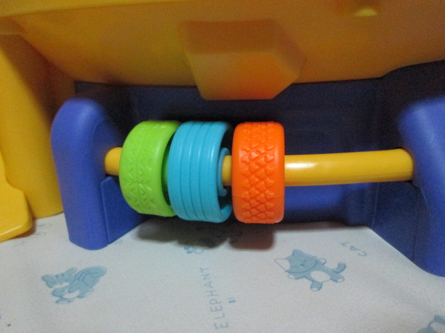Fisher-Price Lil' Zoomers Spinnin' Sounds Speedway ของเล่นมือสองสภาพดีค่ะ