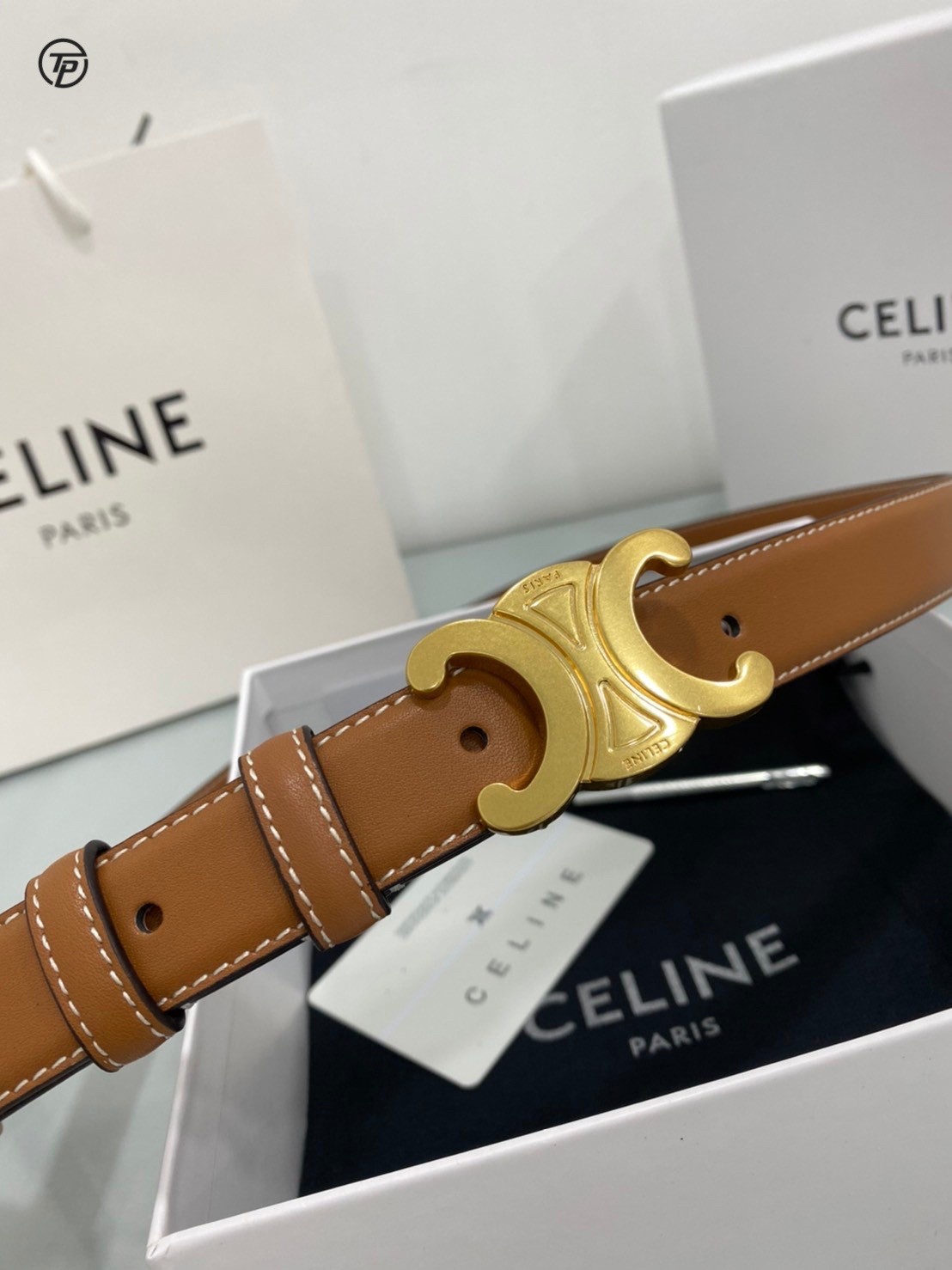 CELINE Belt Leather / CELINE Triomphe Belt in Smooth Calfskin พร้อมส่ง เข็มขัดเซลีน มีเส้นเดียวใช้ได้ทั้งปี ไม่ว่าลุคไหนๆ เส้นเดียวเอาอยู่ งานหนังเรียบสวยมาก แนะนำค่ะ