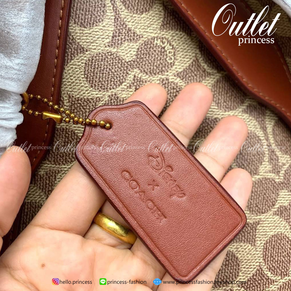 COACH LARGE SIGNATURE CAMPUS BACKPACK (32754) กระเป๋าสะพายหลังแบบมีหูหิ้ว หนังแท้อย่างดี หนังสมูทมากๆค่ะ พร้อมสีสุดคลาสสิค! ด้านหน้ามีช่องซิปขนาดกลางให้หนึ่งช่อง เปิดปิดช่องหลักแบบซิปคู่ ภายในกว้างมากๆค่ะ ใส่ได้เยอะทีเดียว มีช่องซิปและช่องเล็กใส่ของจุกจิก