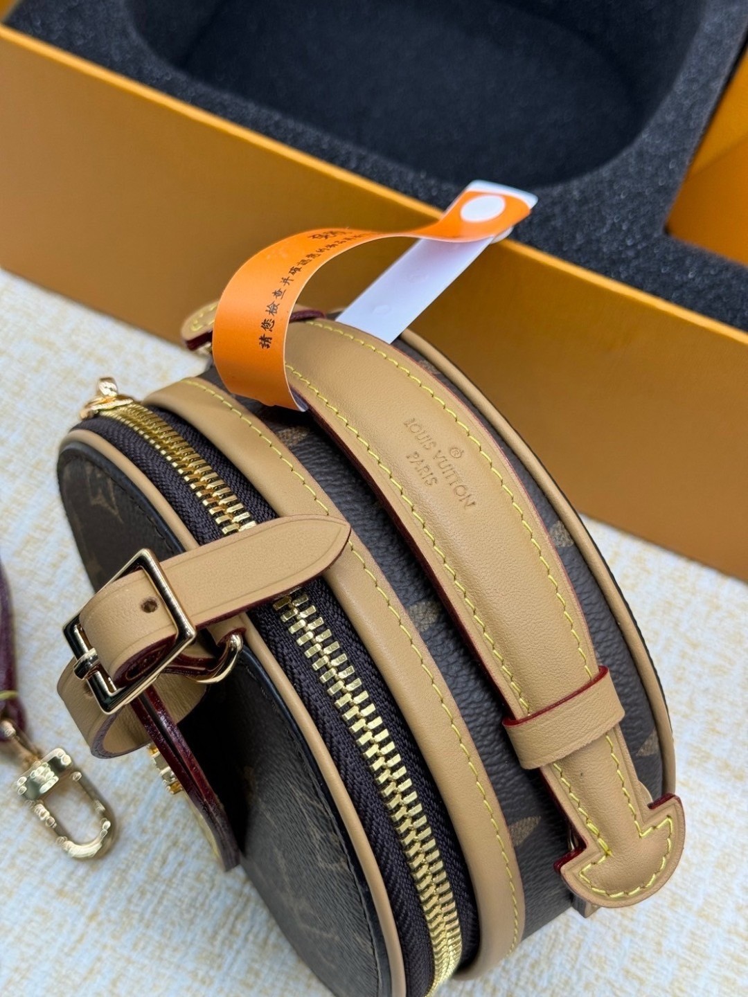 สลับแท้ Top ORI | LV Mini Boite Chapeau / lvpetite กระเป๋าคาดเอว พร้อมสายสะพายข้างได้ หนังแคนวาสแท้ เกรดดีสุด 🤍 เกรดเทพออริจินอล สลับแท้ 1:1 ภาพถ่ายจากงานขายจริง ใช้งานต่างประเทศได้