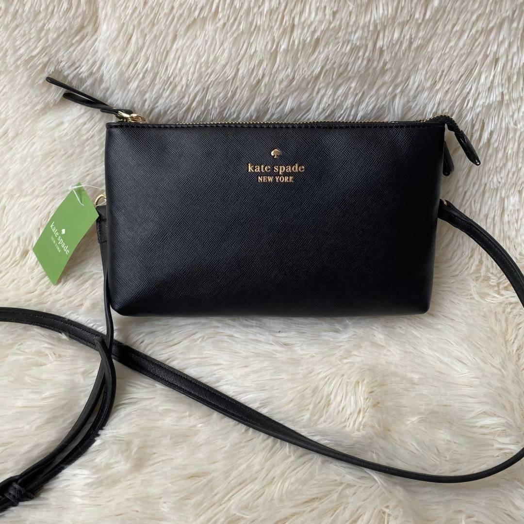 ของแท้ 💯% KATE SPADE NEW YORK กระเป๋าสะพายขนาดน่ารัก หนังนิ่ม มีช่องใส่ของถึง2ช่อง ด้านในแบ่งใส่ของได้เป็นสัดส่วนใส่ iphone6+ได้