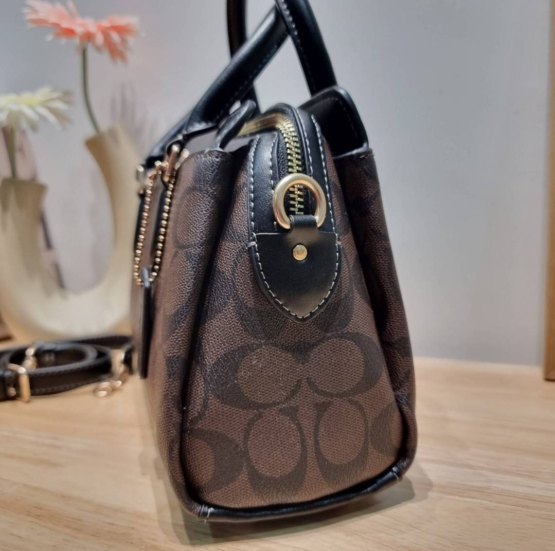 COACH MINI DARCIE CARRYALL IN SIGNATURE CANVAS CH174 พร้อมส่ง กระเป๋าสะพายทรงถัง ไซส์มินิ ดีไซน์ออกมาดูหรูมาก สวย คลาสสิค มาพร้อมสายสะพายข้างและหูหิ้วในตัว